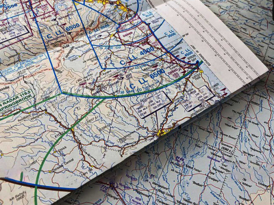 Comment lire une carte de navigation aérienne ?